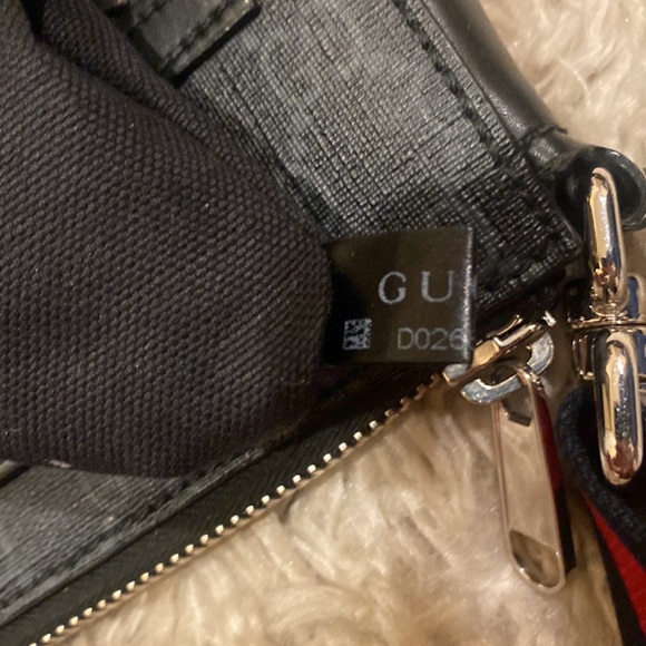 Gucci messenger bag like new lightly worn - Picture 7 of 10